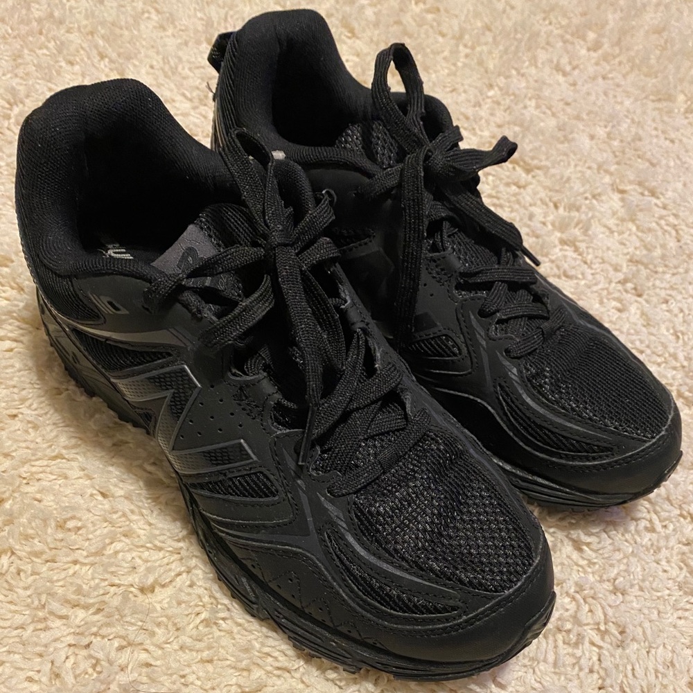 Black slip resistant sneakers